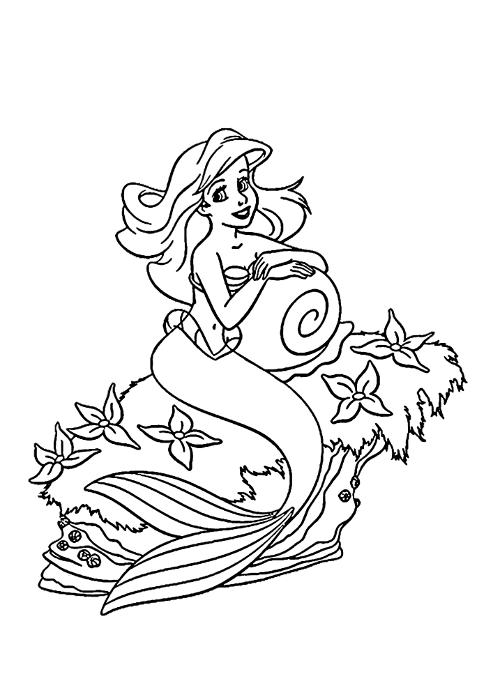 Ariel stützt sich auf eine Meeresschnecke.